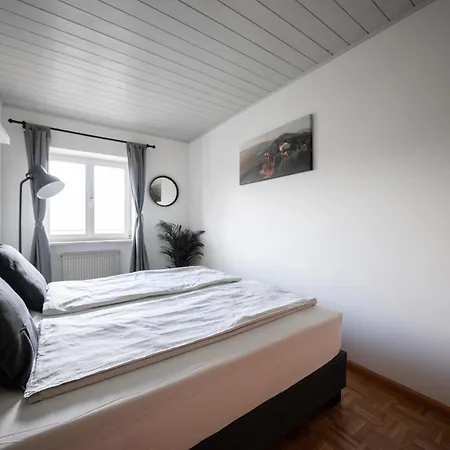 Schoenblick Apartment *